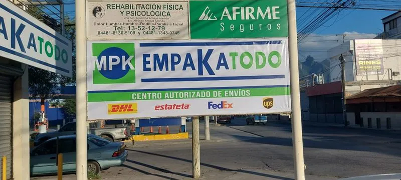Lona blackout impresa para Empakatodo centro autorizado de envíos Monterrey